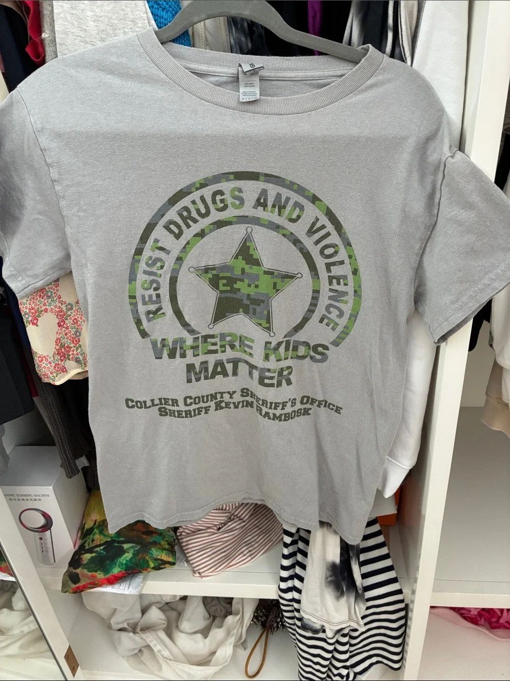 Gildan Light Gray Kids Tee with Green Camo Star